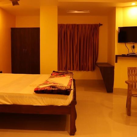 Hotel Crown Of Digha Дигха Екстериор снимка