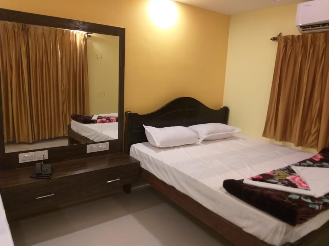 Hotel Crown Of Digha Дигха Екстериор снимка