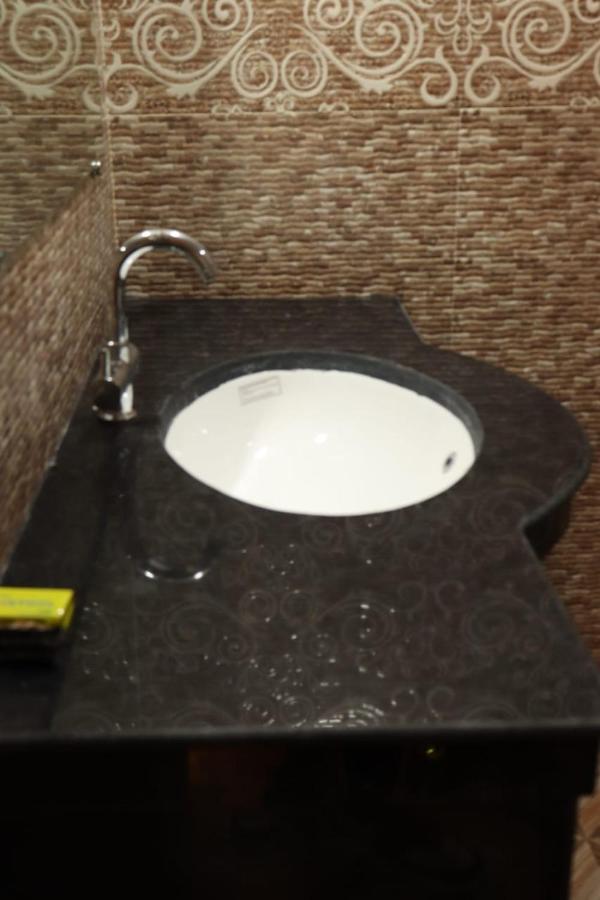 Hotel Crown Of Digha Дигха Екстериор снимка